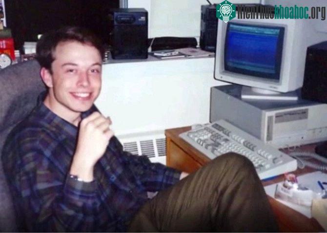 Elon Musk thời còn đi học.