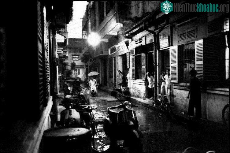 Trong một ngõ hẻm của đường Lê Quang Sung.