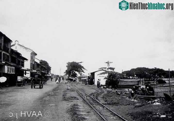 Trạm xe điện trên bến Mỹ Tho, 1904.