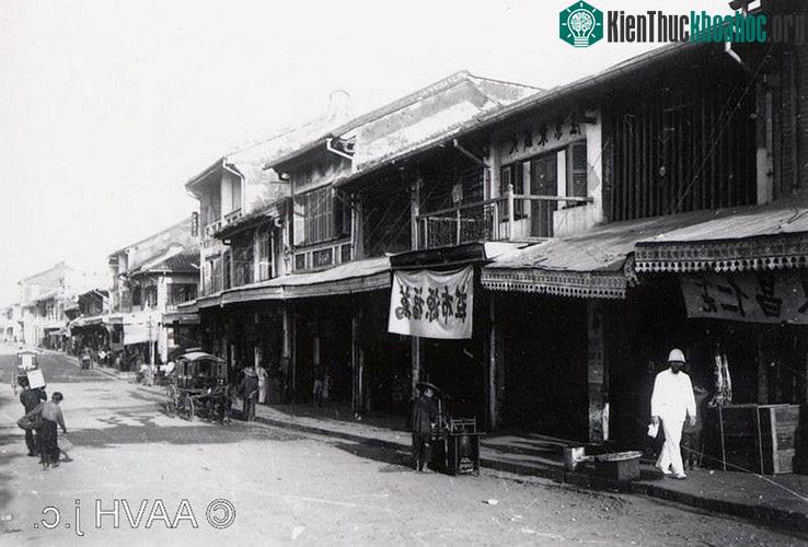 Những ngôi nhà dọc bến Mỹ Tho, 1904.