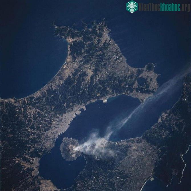 Sakurajima có nghĩa là "Ngọn núi hoa Anh đào".