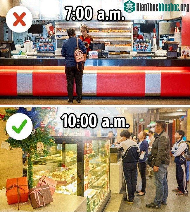 Hãy ghé thăm cửa hàng đồ ăn nhanh từ 10h sáng trở đi.