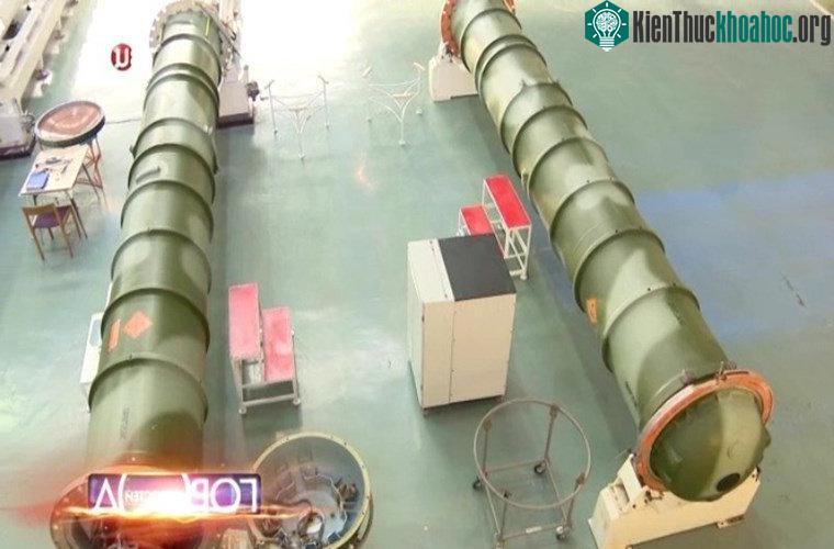 Ban đầu, nhà máy Avangard sản xuất động cơ máy bay chứ không phải là đạn tên lửa