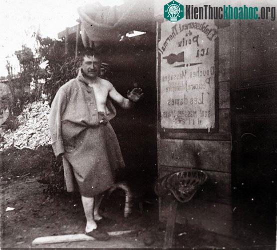 Tuy nhiên khi mùa đông tới, thậm chí người ta còn xây dựng cả những căn nhà xông hơi ngay trên chiến trường cho binh lính