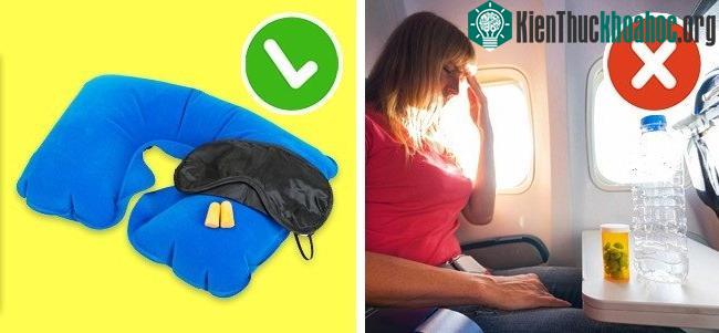 Nên chuẩn bị phụ kiện hỗ trợ như bịt mắt, tai nghe để giảm tiếng ồn máy bay...