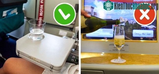 Một số loại trà thảo mộc, thực phẩm thiên nhiên... sẽ giúp bạn ngủ ngon hơn.