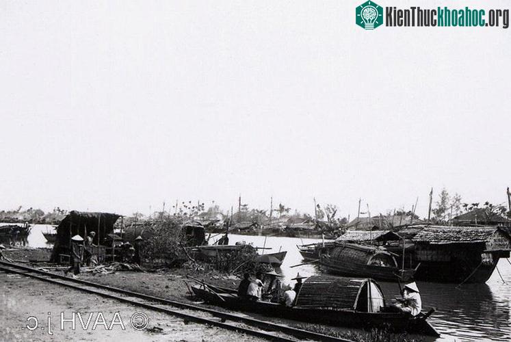 Tuyến đường xe điện Sài Gòn - Chợ Lớn chạy ven kênh Tàu Hủ, 1904.