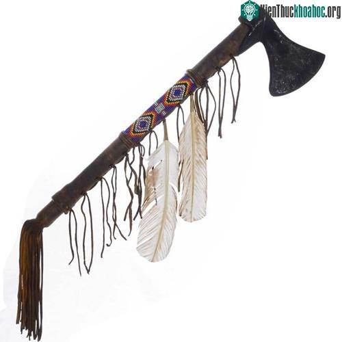 Ngoài ra chúng cũng được sử dụng cho sinh hoạt hàng ngày như cắt xẻ thực phẩm hoặc săn bắn.