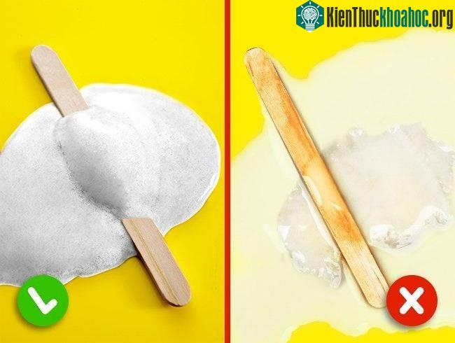 Kem có thành phần chất lượng tốt sẽ tan thành chất kem trắng dày.