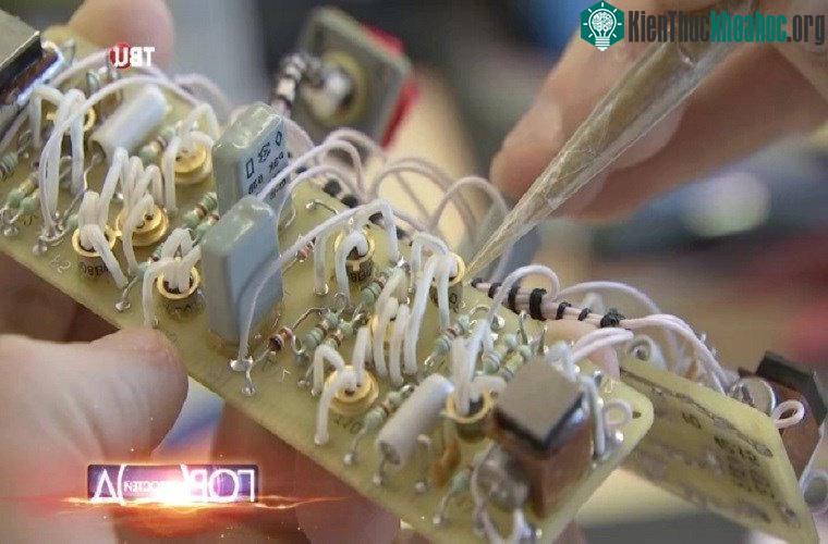 Dù tăng tỉ lệ tự động hóa nhưng ở Avangard vẫn có một số khâu phải thực hiện bằng tay nhằm đảm bảo các yếu tố kỹ thuật riêng