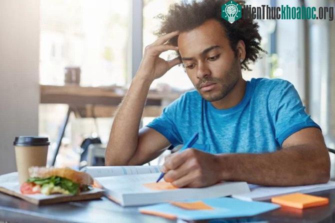 Nếu bạn thực sự phân tâm, đôi khi bạn sẽ có thể quên đi cảm giác đói.
