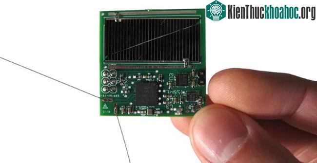 Vệ tinh Sprite là một bảng mạch hình vuông chỉ nặng 4 g
