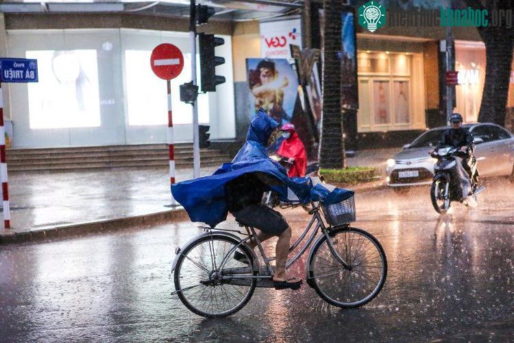Khu vực Hà Nội nhiều mây, có mưa, đêm 2/8 và chiều tối 3/8 có mưa vừa, có nơi mưa to.