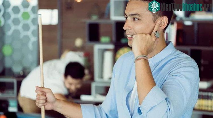Nhẫn Orii có thể là giải pháp giải phóng con người khỏi màn hình điện thoại. (Ảnh: Engaged).
