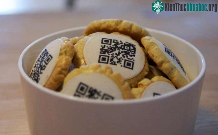 Mã QR có mặt ở khắp mọi nơi. (Ảnh: CNET).