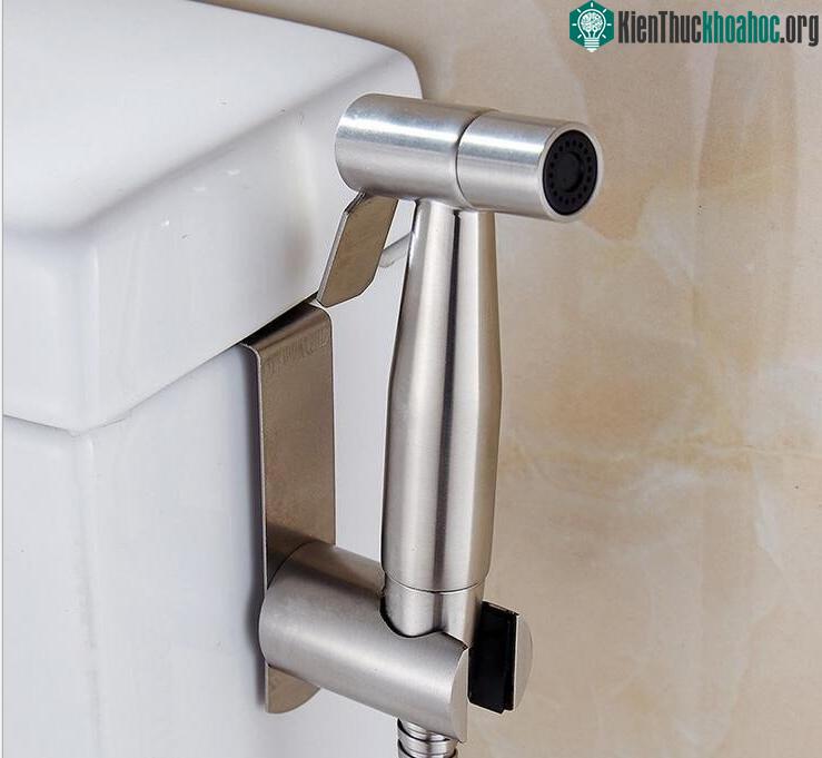 Vòi xịt toilet huyền thoại mà nhà vệ sinh nào của Việt Nam cũng có.