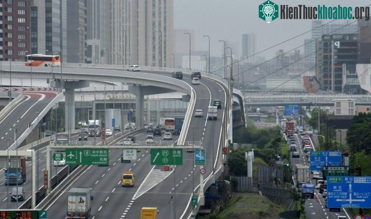 Đường cao tốc ở Nhật Bản.