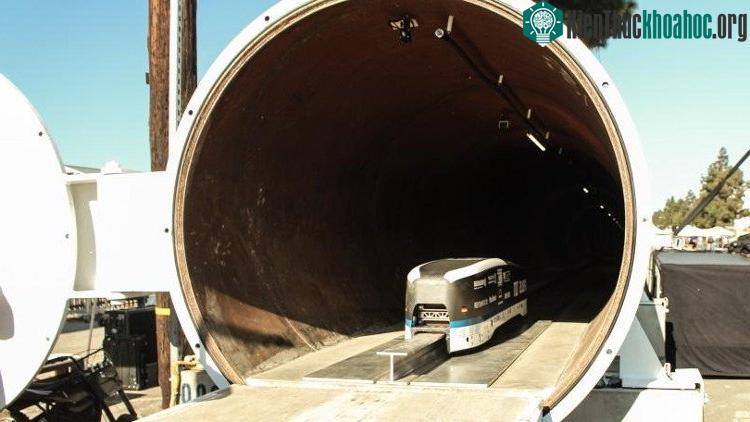 Mô hình thiết kế tàu siêu tốc Hyperloop của nhóm WARR. (Ảnh: Live Science).