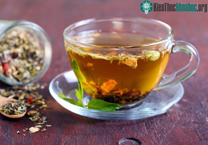 Trà thảo mộc có thể giảm các triệu chứng của sốt xuất huyết.