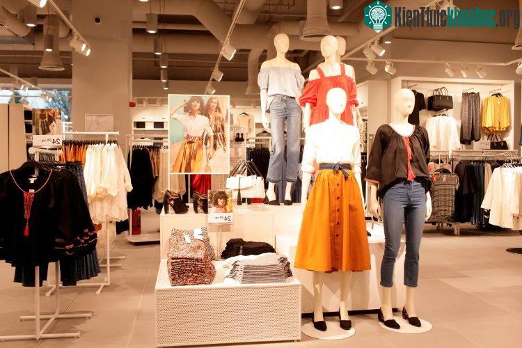 Ánh sáng trong cửa hàng sẽ dịu nhẹ hơn, âm thanh cũng êm ái, du dương hơn.
