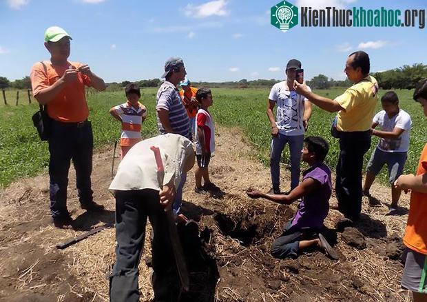 Cư dân địa phương hết sức lo lắng và gọi đây là "cánh cổng dẫn đến địa ngục".