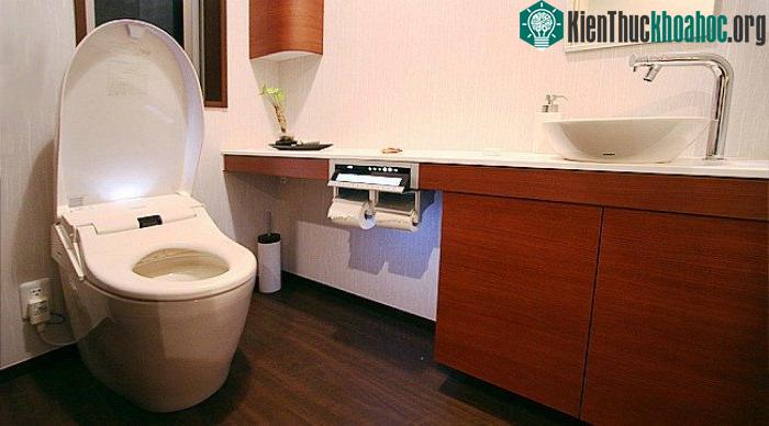 Thiết bị vệ sinh của người Nhật vô cùng hiện đại.