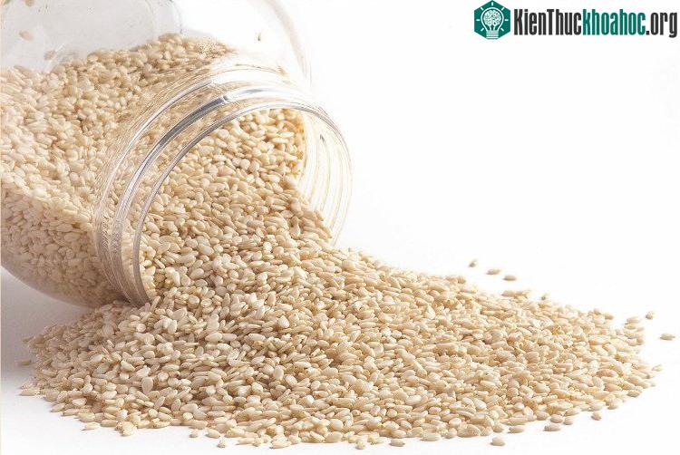 Vừng có chứa chất dầu có tác dụng nhuận tràng dễ đại tiện.