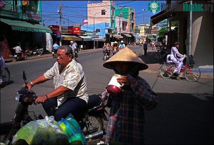 Trên đường phố của thị xã Châu Đốc.