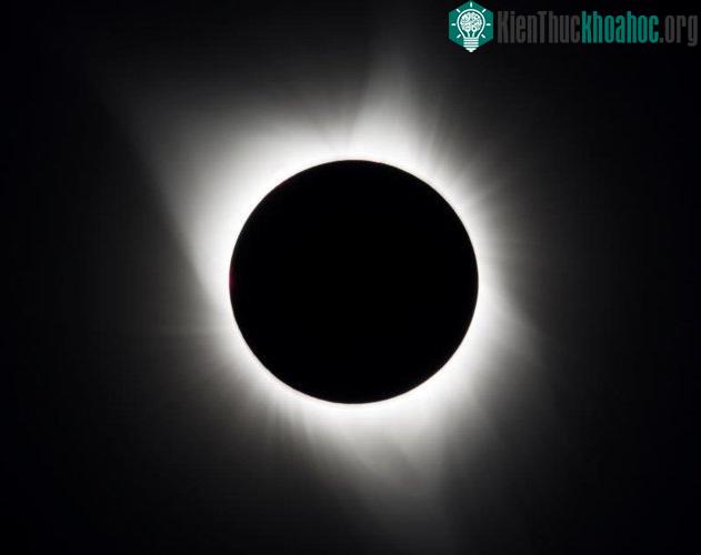 Nhật thực toàn phần tại Madras, Oregon.