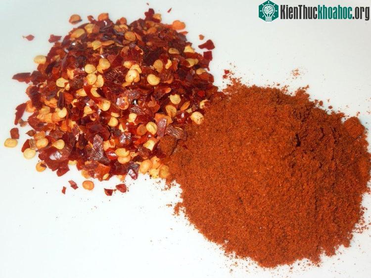 Nên cho ớt bột khi sơ chế món ăn.