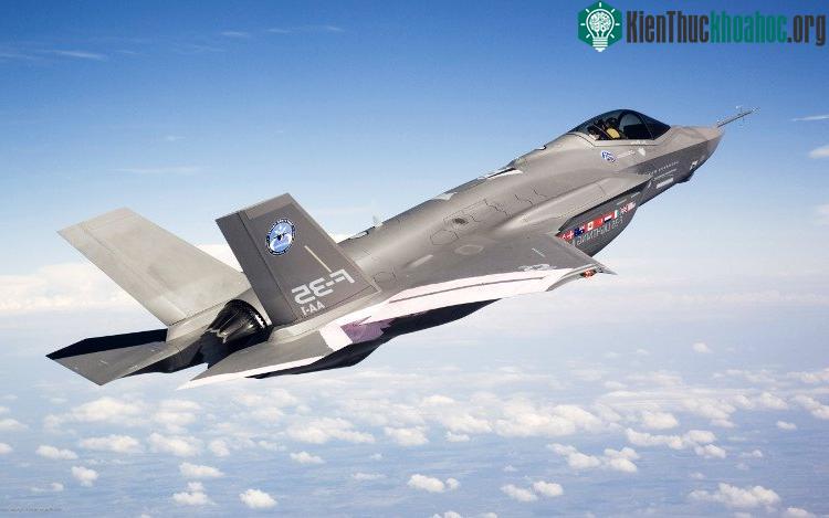 F-35 có thể bay mà không cần trang bị vũ khí trên cánh.