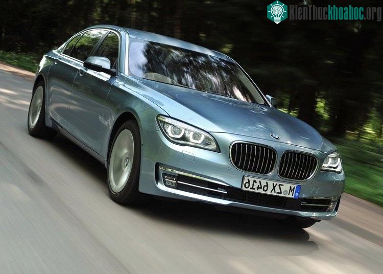 BMW 7-Series ActiveHybrid là mẫu xe Parallel Hybrid tiêu biểu​.