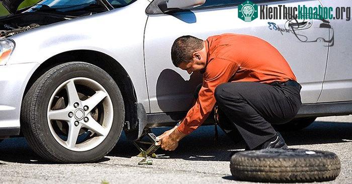 Đôi khi ứng viên sẽ phải trải qua "bài test" đầy cam go là... kiểm tra xe ô tô.