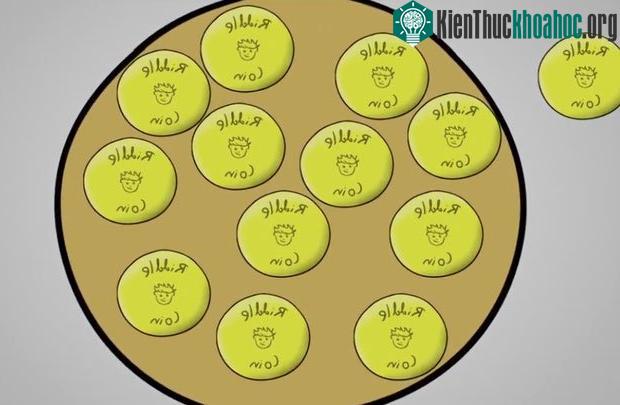 Bạn có thể lặp đi lặp lại động tác co chân ngang ngực rồi hạ xuống để tránh mắc chứng DVT.