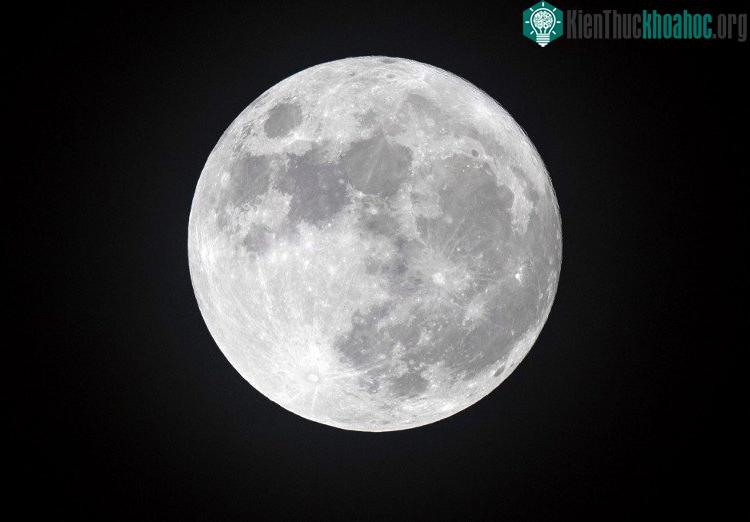 Cold Moon vào ngày 13/12/2016 tại Cornwall.