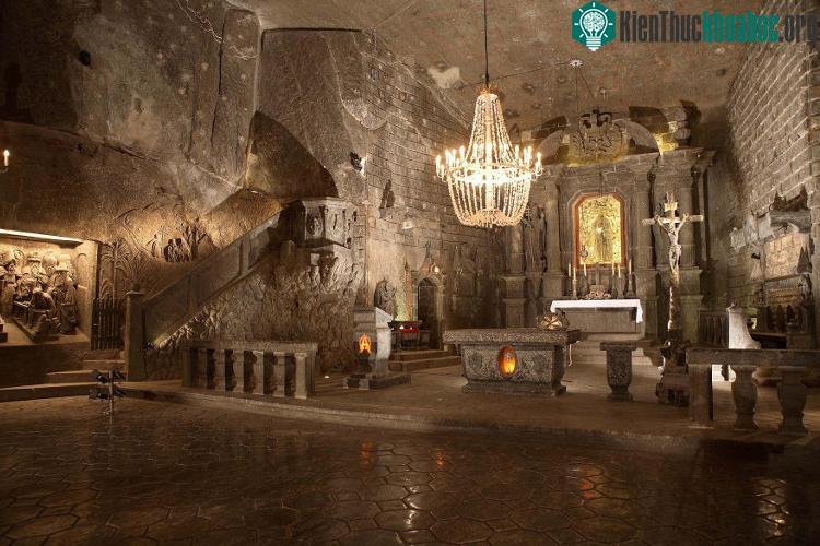 Một phòng trưng bày ở mỏ muối Wieliczka. (Ảnh: Pinterest).