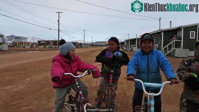 Ở Qikiqtarjuaq, hầu như mọi người đều nói tiếng Inuktitut