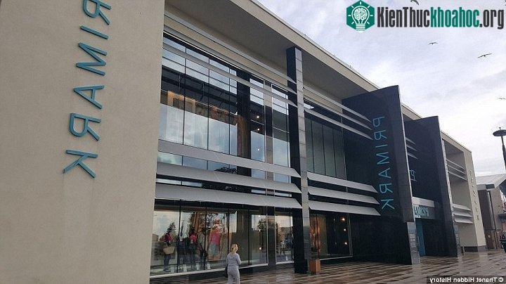 Siêu thị Primark tạm thời đóng cửa để sửa chữa.