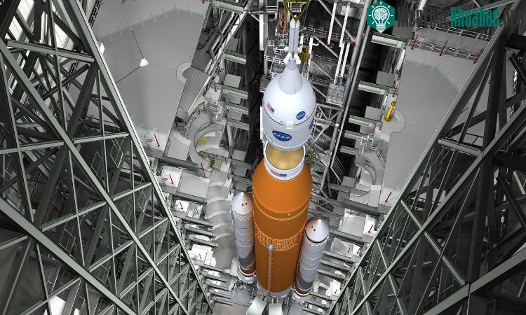Mô hình Hệ thống phóng không gian (Space Launch System - SLS) trong VAB.