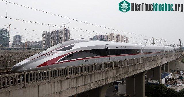 Tàu viên đạn siêu tốc Fuxing của Trung Quốc - con tàu nhanh nhất thế giới ở thời điểm hiện tại.