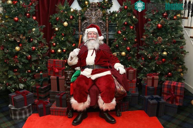 Hình tượng Ông già Noel được xây dựng trên nguyên mẫu Thánh Nicholas xứ Myra. (Ảnh: Bennett Raglin).