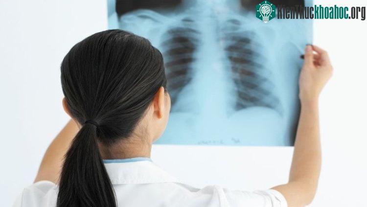 Ho và đờm kéo dài cần được khám bệnh, không nên chủ quan xem thường.