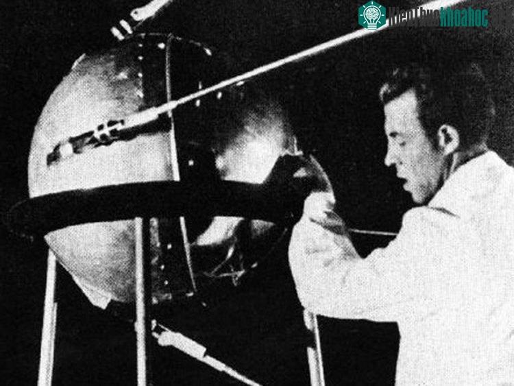 Nguyên mẫu đầu tiên của vệ tinh Sputnik 1. (Ảnh: RT).
