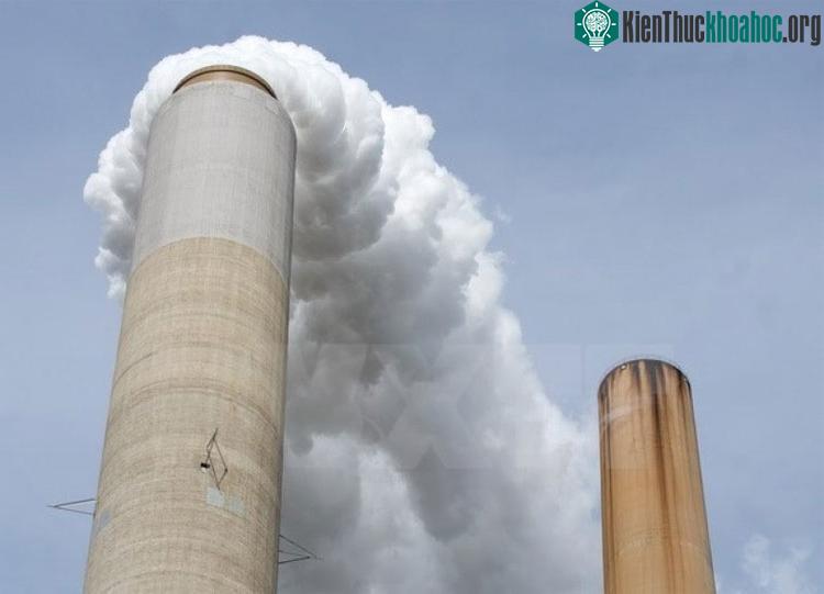 Nồng độ khí thải carbon trên toàn thế giới tăng mạnh, đặc biệt là vào mùa Đông. (Ảnh: AFP/TTXVN).