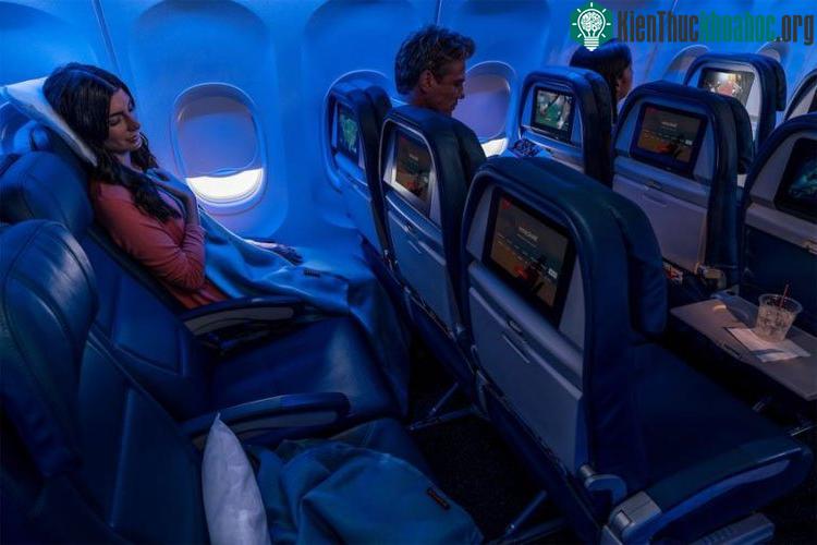 Hãy tìm cách "hoà nhịp" với ánh sáng ban ngày để giữ cho tinh thần luôn tỉnh táo sau khi hạ cánh.