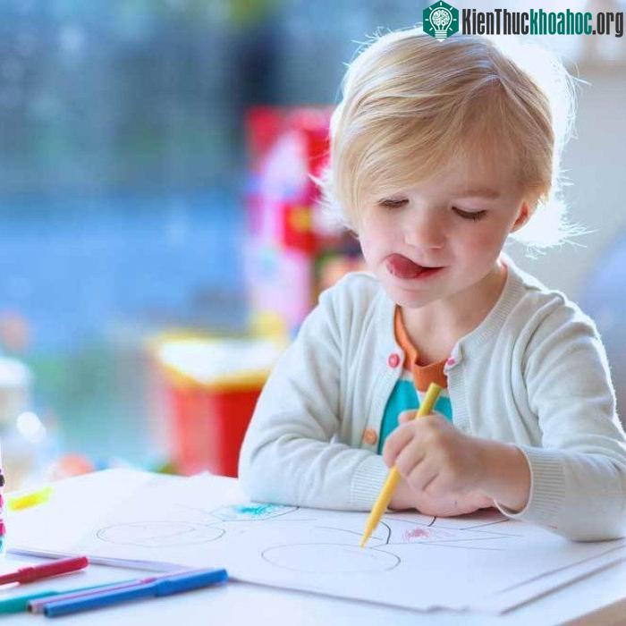 Những lời ngợi khen vô tình trở thành một thứ áp lực và cả cám dỗ với trẻ.