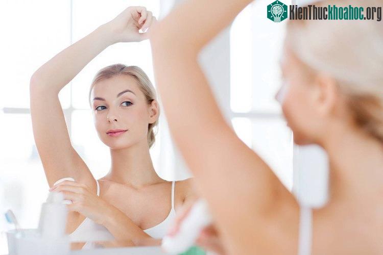 Điều quan trọng nhất là bạn phải giữ cho lăn khử mùi khô hoàn toàn trước khi ra khỏi nhà.