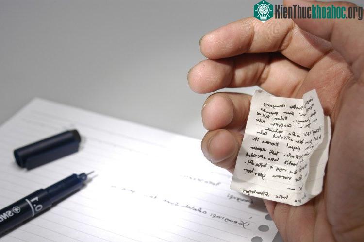 Tại Bangladesh, bất kỳ hành vi lừa dối nào trong học đường cũng bị coi là "tội ác" .