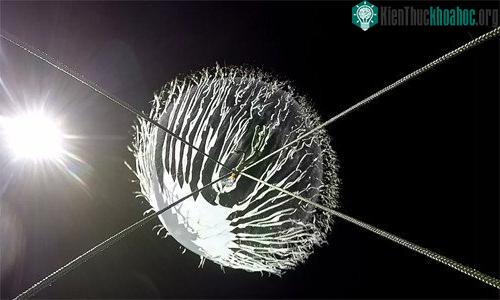Hình ảnh bóng thám không nổ trên không. (Ảnh: Ascension Flights).
