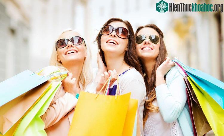 Mua sắm nghĩ là phải lựa chọn, phải cân nhắc nhưng trên một tinh thần vui vẻ và thoải mái.